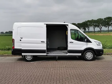 Transportador Carrinha Ford Transit em Antwerpen Bélgica